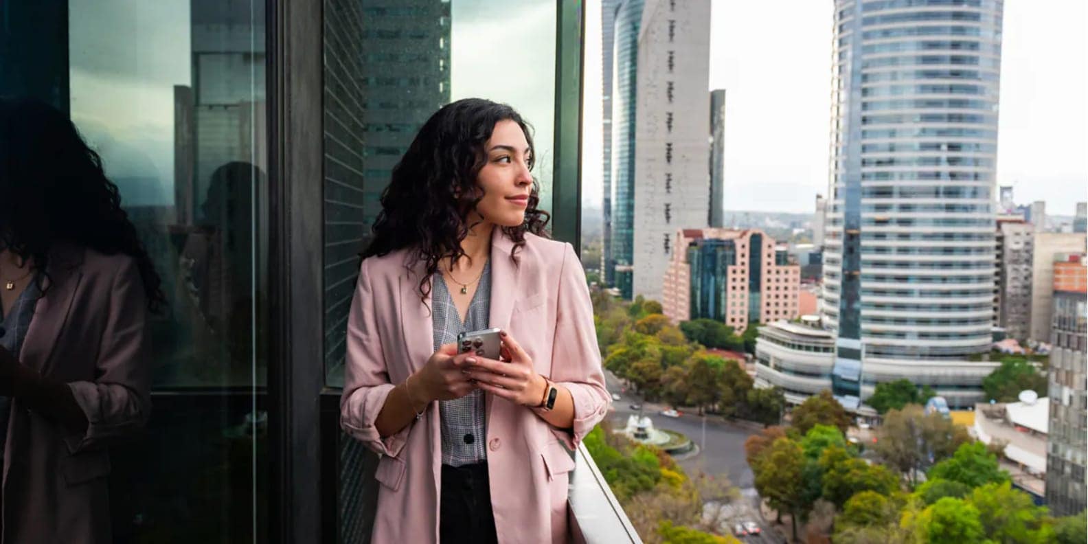 HR Leader overseeing travel